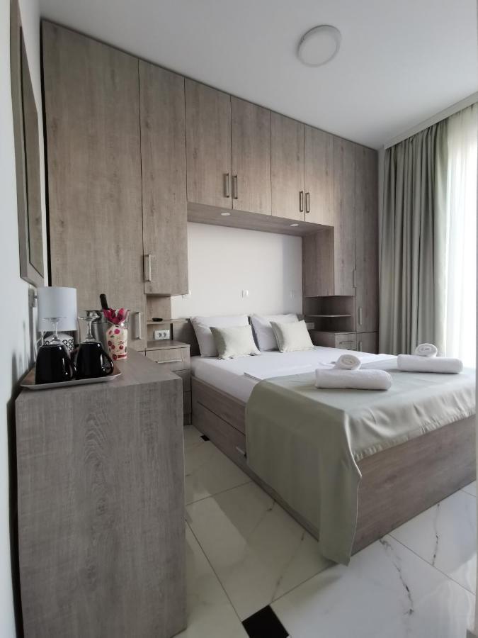 Hotel Montenino بار المظهر الخارجي الصورة
