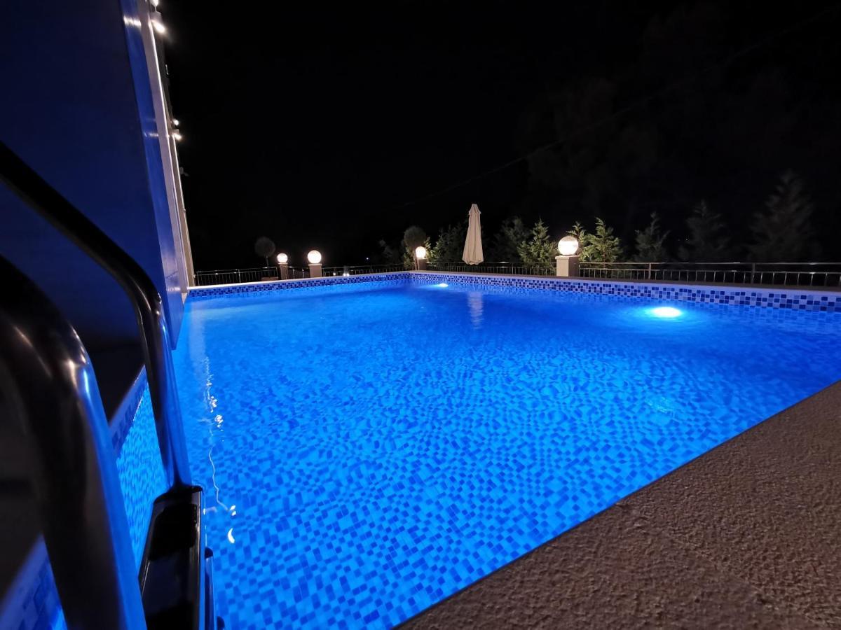 Hotel Montenino بار المظهر الخارجي الصورة