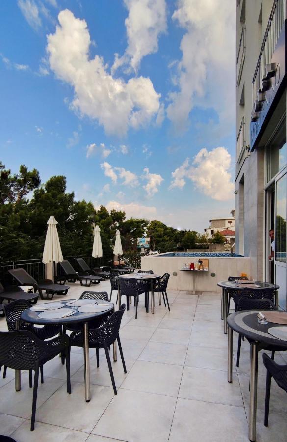 Hotel Montenino بار المظهر الخارجي الصورة